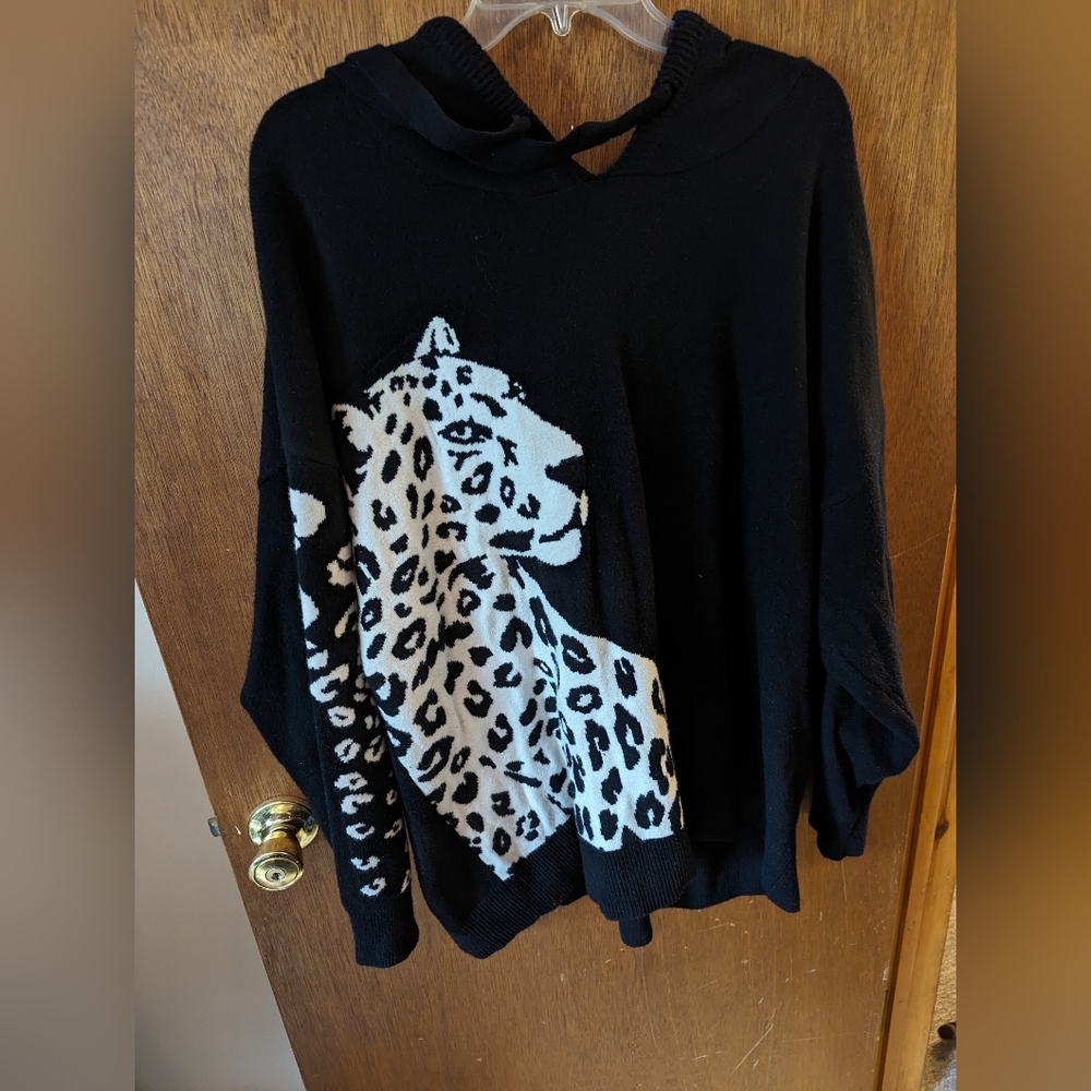 Torrid size 3x hooded sweater tiger